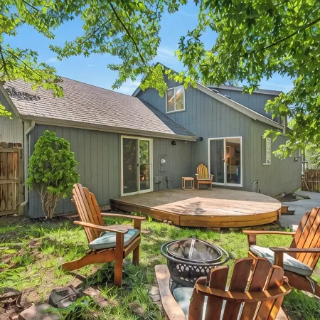 Bright, spacious Bend home. Perfect basecamp for Central Oregon adventures!