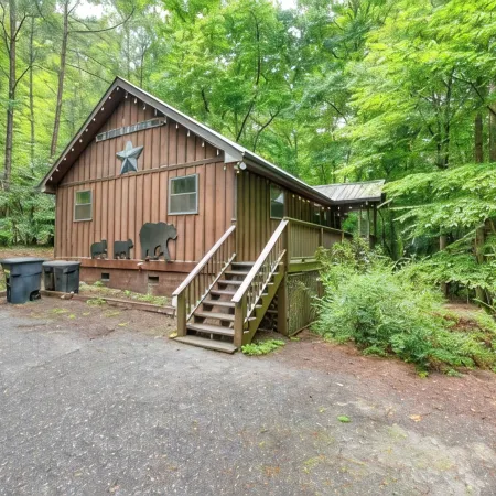 Creekside Cabin - Hot Tub, Firepit, Porch