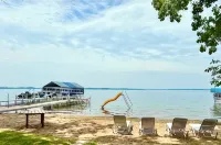Detroit Lake South Shore - Sandy Beach, 2 Cabins, Slide & Fire Pit - Boutique