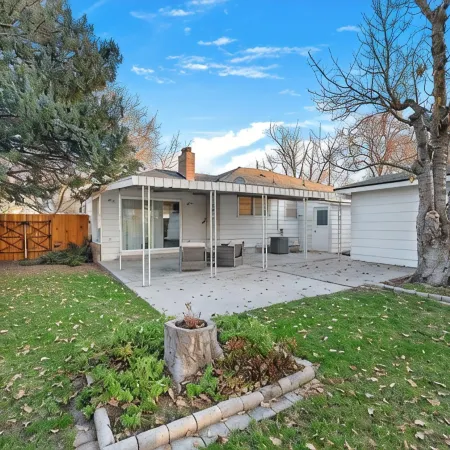 MidCentury Modern 3BR 2BA + Hot Tub in College District