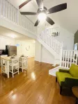 Stylish Loft with Parking Near NYC + Hospital - 4-Sterne