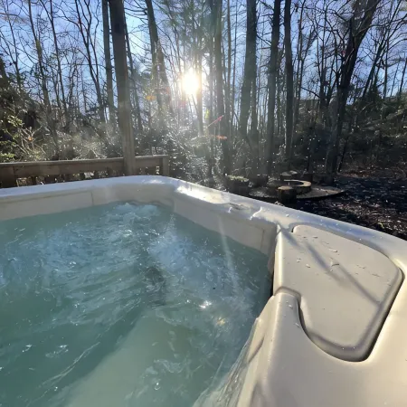 Cozy cabin - hot tub! 1 Mile from down town Helen