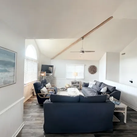 Beachside home in the heart of Duck, NC and walkable to the ocean!