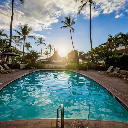 Oceanfront Condo Complex on Alii 1 bdrm,, Salt,Freshwater Pools Newly renovated