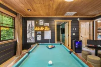 Hot Tub · Private Sauna · Arcade. Luxury Cabin for 14. 10 Min to Helen, GA