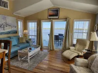 Spacious Floating Condo on the Water with Upscale AmenitiesNew Water Filtration - Wifi