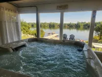 Blue Breeze - Private lakefront w/ Hot Tub