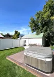 Salmon Goldbug Cottage, hot tub sleeps 8