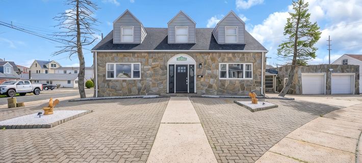 Seaside Heights Home- All Season Swim Spa with Bay Views & Game Room! Hotels in Toms River