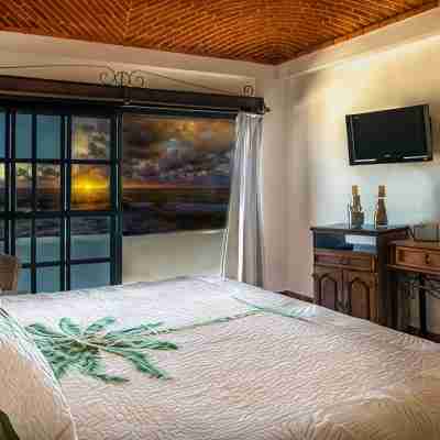 Secret Beach Villas - Sleeps up to 32 people  - Private Beach -  Owner is a Chef Rooms