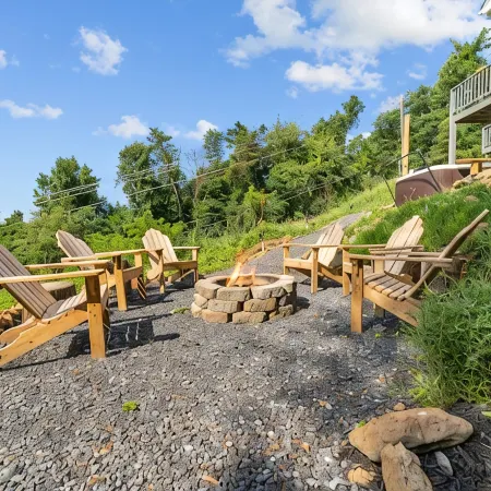 Hottub + Pet Friendly + Mountain View + Skyline Dr + Wineries