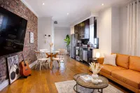 Three Bedroom West Village Townhouse! - Bungalows