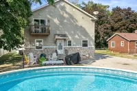 6 Br Family and Friends Retreat- Pool, Theatre, Walk to Notre Dame & Restaurants - 4-Star
