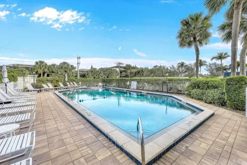 Relaxing 1 BR condo w/pool & steps to the beach - Beach