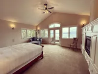 Gorgeous Cozy Spacious Bayfront home with Stunning Views and Beach Access
