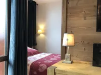 SKIS ON FOOTS-WIFI- GARAGE (optional) -NICE VIEW-2 ROOMS 鄰近阿爾緹港的酒店