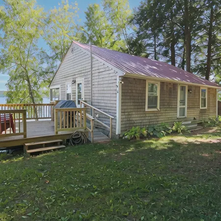 Charming 2BR Lakefront Cottage on Serene Cobbossee w/ Kayaks, A/C