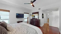Exceptional Beachfront condo on Crescent Beach - สระว่ายน้ำส่วนตัว