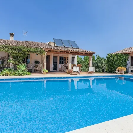 Family friendly 3 bedroom 4 bathroom villa in Pollensa