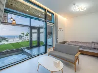 Yeosu Seuteimeong Hotels near Hyangiram Hermitage
