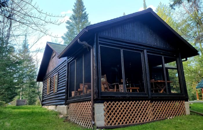 Grayling, MI - Fisherman's Log Cottage on the 