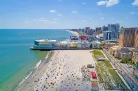 Chic Beachside Oasis - 3BR, 2BA, Walk to Shore! - Boutique