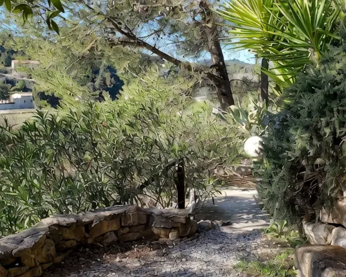 Lovely, quiet gîte in the hills of Provence Hotels in Beaucaire