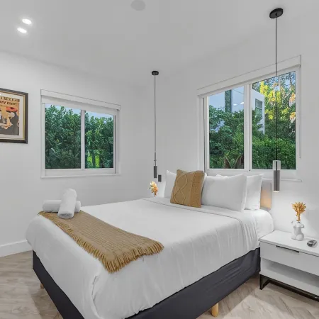 Brickell Miami Luxury Villa - 5 Suites with Private Bathrooms - Pool & Hot Tub