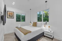 Brickell Miami Luxury Villa - 5 Suites with Private Bathrooms - Pool & Hot Tub