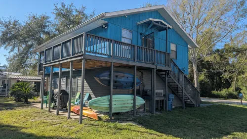 Mermaids Hideaway on the banks of beautiful waterways