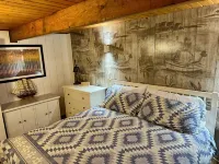 Family & Dog Friendly 2 Bedroom Plus Loft Beach Cabin - Chalets