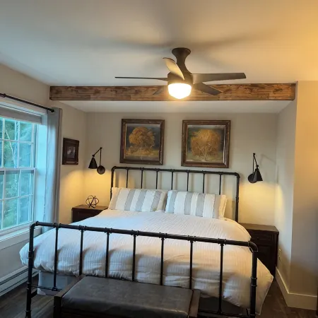 Free EV Charging, Loft, Views, Hot Tub, Pets, Private, 2 Beds, Firepit & Deck