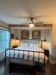 Free EV Charging, Loft, Views, Hot Tub, Pets, Private, 2 Beds, Firepit & Golfing