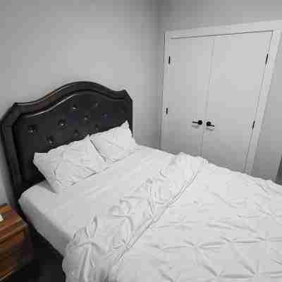 Cozy 1 bedroom basement suite in Southwest Calgary Rooms