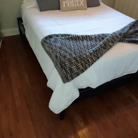 Renovated Farmhouse 4 Blocks From Downtown Square