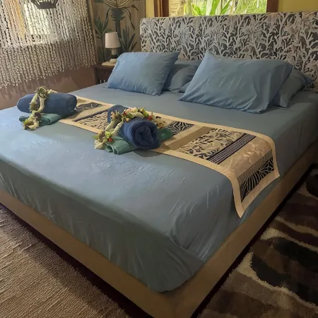 Tehinavai Bungalow: Oceanfront, Sandy and Coral Beach, Whale-Watching, Moorea