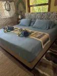 Air-Conditioned Bungalow Facing the Ocean, Sandy Beach and Coral Reef, Whale Watching, Moorea