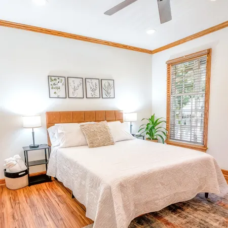 4 Bed, King Bed, Tvs ,Grill, Crib, Kids Essentials,Sleep Noise Machine,Bond Park