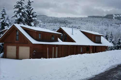 Newhard Chalet - Big House Convenient Location Great for Groups Families Friends