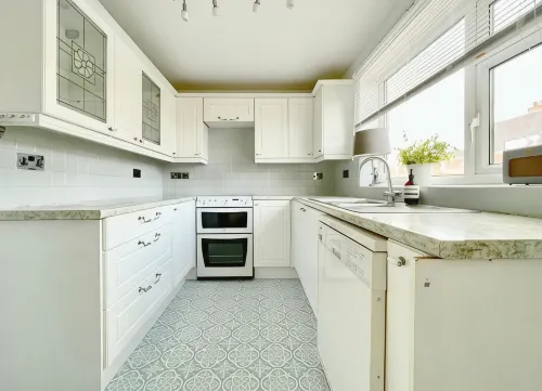 Central Upton Upon Severn 2 bedroom property sleeps 6 - 2-Star