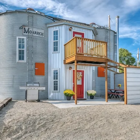 Panoramic Views & Dog Heaven at The Silo!