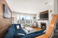 Breathtaking views of Pittsburgh from Mt. Washington! Rooftop deck + parking!