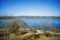 Lakeview Penthouse, Amazing Views—3BR/2BA Relax in Branson Condo, Indian Point