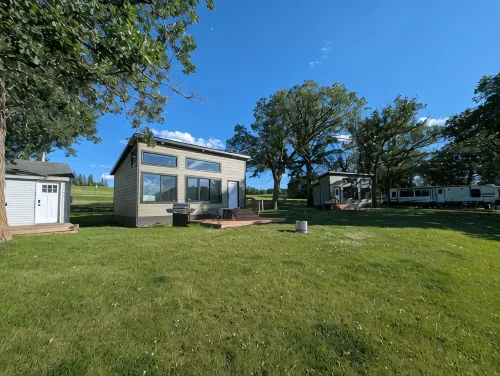 Bright and modern tiny home on the lake! - Hytter