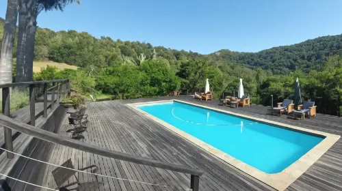 Shangri-La Manor - Parvekkeita