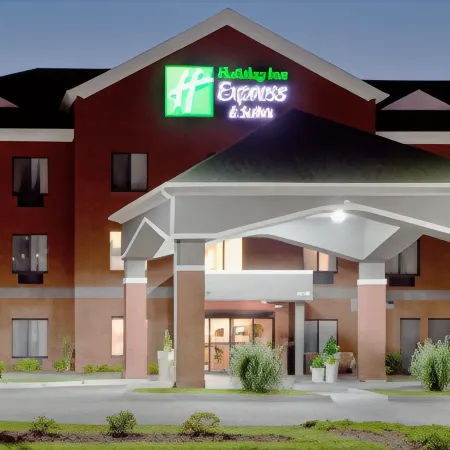 Holiday Inn Express & Suites SUFFOLK by IHG