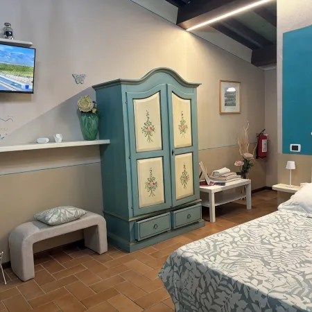 NATURE - cottage with garden, shared pool, private veranda