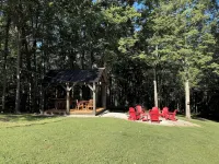Cabin in Hocking Hills with Hot Tub, Fire Pit and Covered Back Deck. - homestay