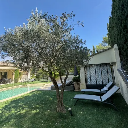 Exceptional Villa in Provence's Luberon Region with a Pool and Breathtaking Views