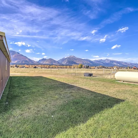 Cozy Cottage Studio Stunning Mountain Views!